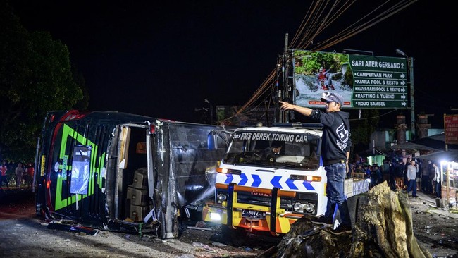 Bus yang membawa rombongan siswa SMK Lingga Kencana, Sumber foto: Istimewa