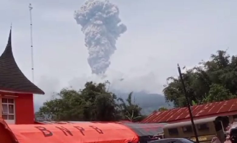 Gunung Marapi Meletus, Radius 4,5 Km dari Puncak Berbahaya