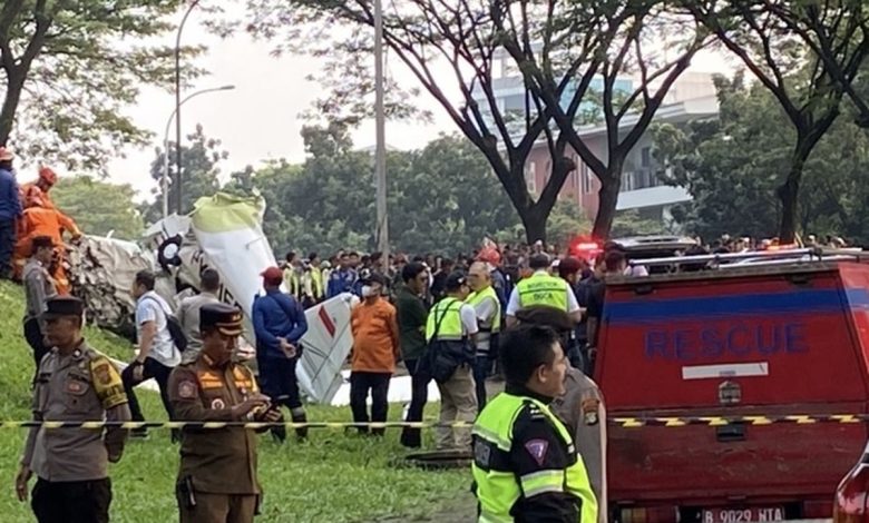 Pesawat latihan jenis capung dengan kode PK-IFP terjatuh di Lapangan Sunburst, Serpong, Sumber foto: Istimewa