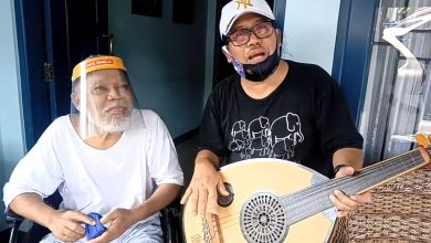 Dorman Borisman (kiri) bersama dengan Eddie Karsito (kanan). Sumber foto: YouTube Eddie Karsito