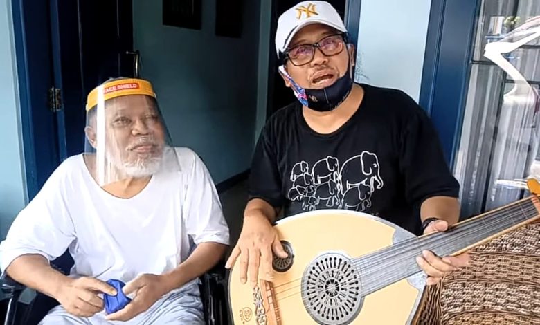 Dorman Borisman (kiri) bersama dengan Eddie Karsito (kanan). Sumber foto: YouTube Eddie Karsito