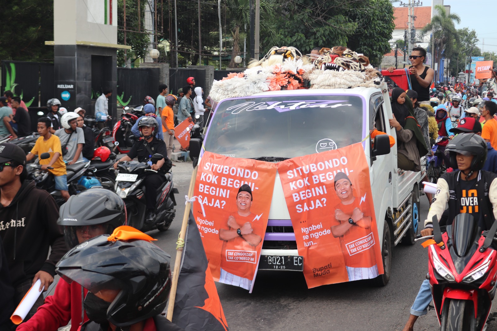 Ribuan pendukung Mas Rio saat konvoi menuju Kantor DPC PPP Situbondo. Sumber foto: Istimewa