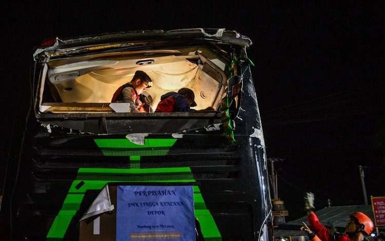 polisi lakukan investigasi kondisi bus Subang, Sumber foto: Istimewa