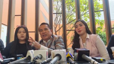 Hotman Paris kuasa hukum keluarga Vina Cirebon melakukan konfersi pers di Mal Kelapa Gading, Sumber foto: Istimewa