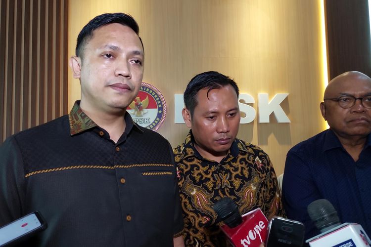 Kusnadi Bersama Kuasa Hukumnya, Sumber Foto: Istimewa