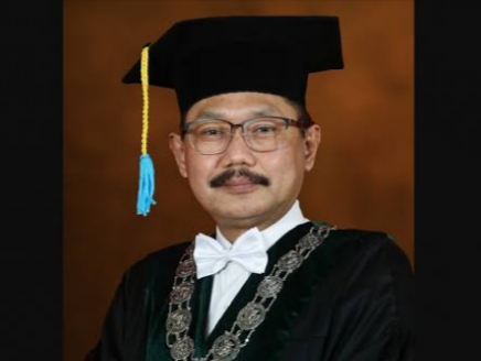 Prof Dr Budi Santoso dr SpOG (K) (Dekan FK Unair). Sumber Foto: Istimewa