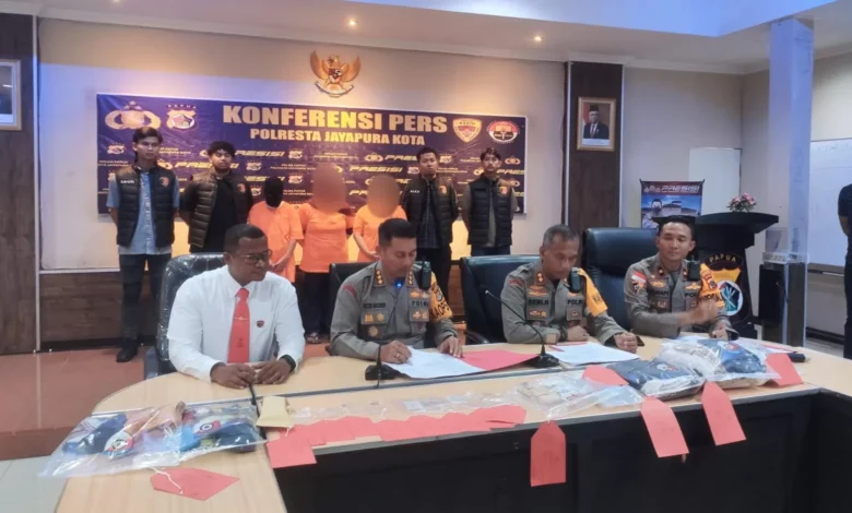 Tampak ke-3 pelaku menggunakan baju orange, Sumber foto: Istimewa