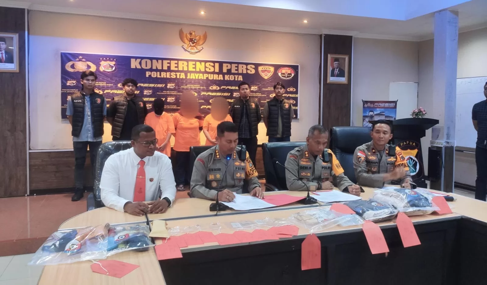 Tampak ke-3 pelaku menggunakan baju orange, Sumber foto: Istimewa