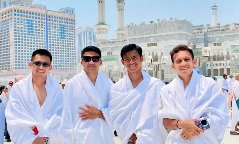 Pemain timnas Indonesia terpantau melakukan ibadah umroh. Dari Kiri ke Kanan: Witan Sulaeman, Asnawi Mangkualam, Pratama Arhan dan Egy Maulana. Foto: Instagram @Pratamaarhan8