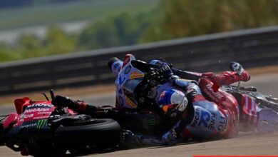 Francesco Bagnaia dan Alex Marquez terlibat dalam sebuah insiden Craz Foto: Twitter @MotoGP_ESPN