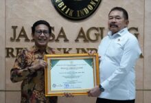 Jaksa Agung Terima Penghargaan dari Kemendesa PDTT untuk Program Jaga Desa