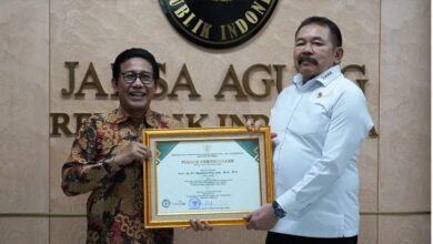 Jaksa Agung Terima Penghargaan dari Kemendesa PDTT untuk Program Jaga Desa