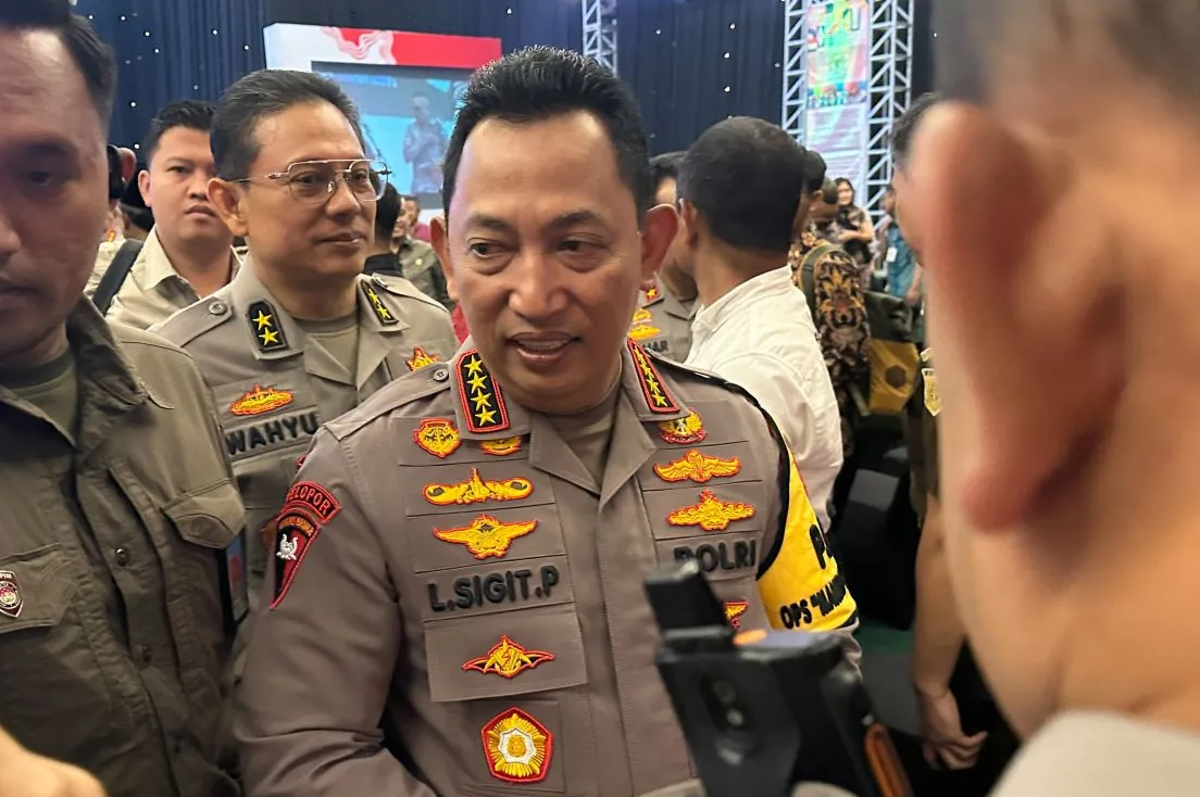 Kapolri Jenderal Pol. Listyo Sigit Prabowo (tengah) , Sumber foto: Istimewa