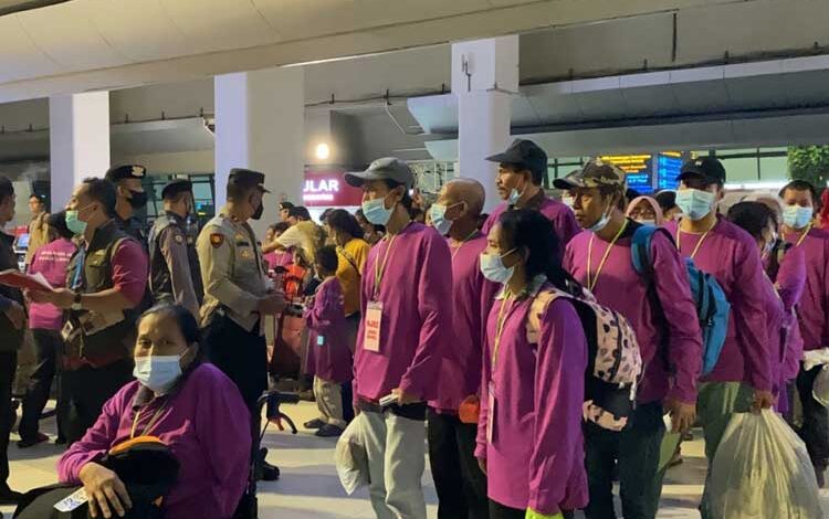 Petugas saat melakukan pengamanan kepada CPMI Non-Prosedural, Sumber foto: Istimewa