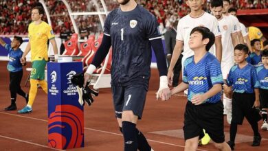 Kiper Indonesia Maarten Paes saat Bertemu dengan Timnas Australia, Foto: Twitter @TimnasIndonesia