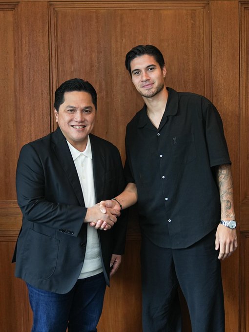 Ketua PSSI Bertemu dengan Calon Pemain Naturalisasi Kevin Diks Foto: Twitter@erickthohir