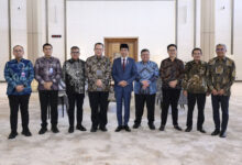 Pansel Capim dan Dewas KPK berfoto bersama usai menyerahkan nama-nama ke Presiden Jokowi di Lanud Halim Perdanakusumah, Sumber foto: Istimewa