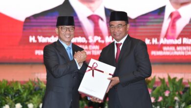 Menteri Desa dan Pembangunan Daerah Tertinggal (Mendes PDT), Yandri Susanto (sebelah kiri), Sumber: Istimewa