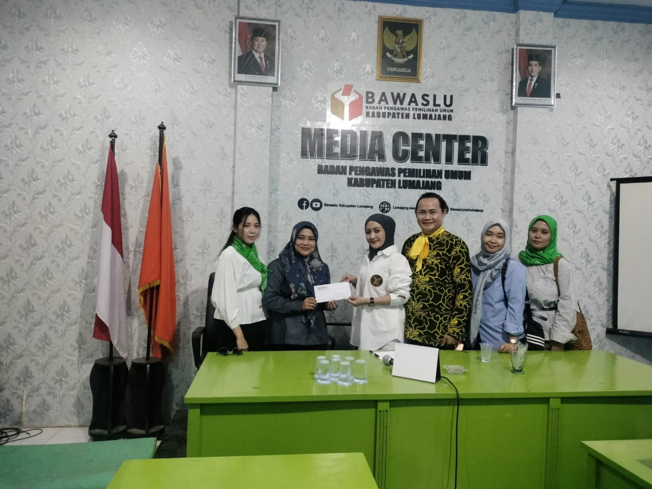 RAKI Lumajang datangi Bawaslu Lumajang Melaporkan dugaan Pelanggaraan Pilkada Foto: Istimewa