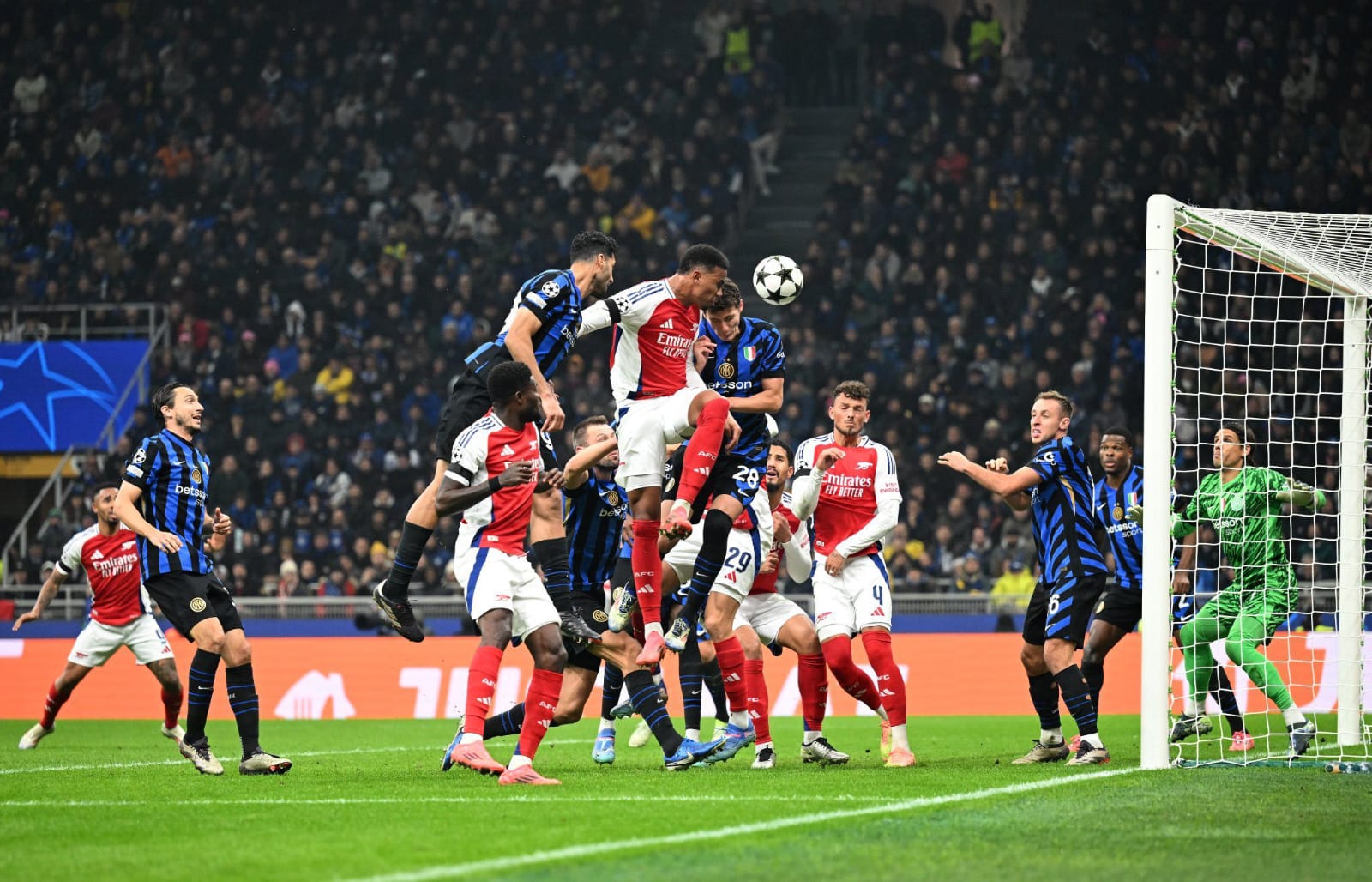 Inter Milan vs Arsenal, Sumber: X @footbalpechu