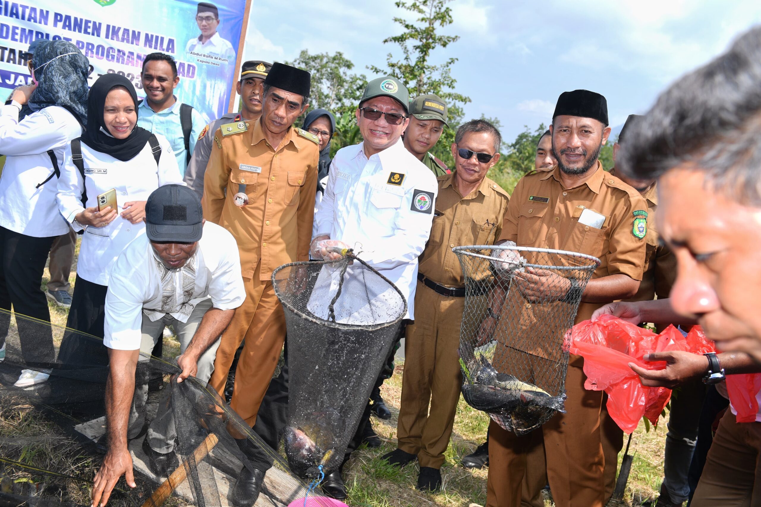 Bersama Program TEKAD, Masyarakat Desa Jarakore Rintis Budidaya Ikan Nila