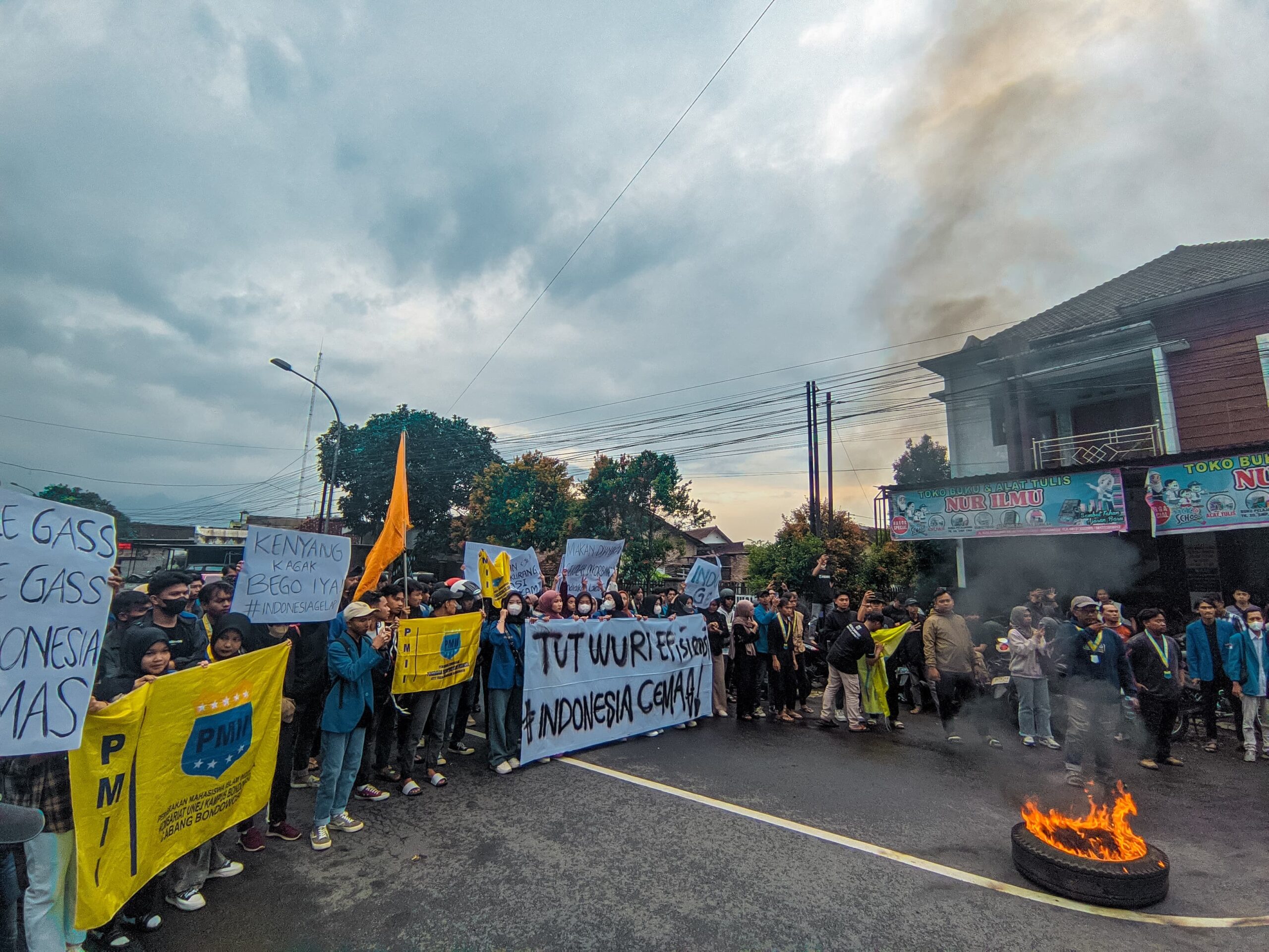 Keterangan foto: Aksi PC PMII Bondowoso. Sumber: Istimewa