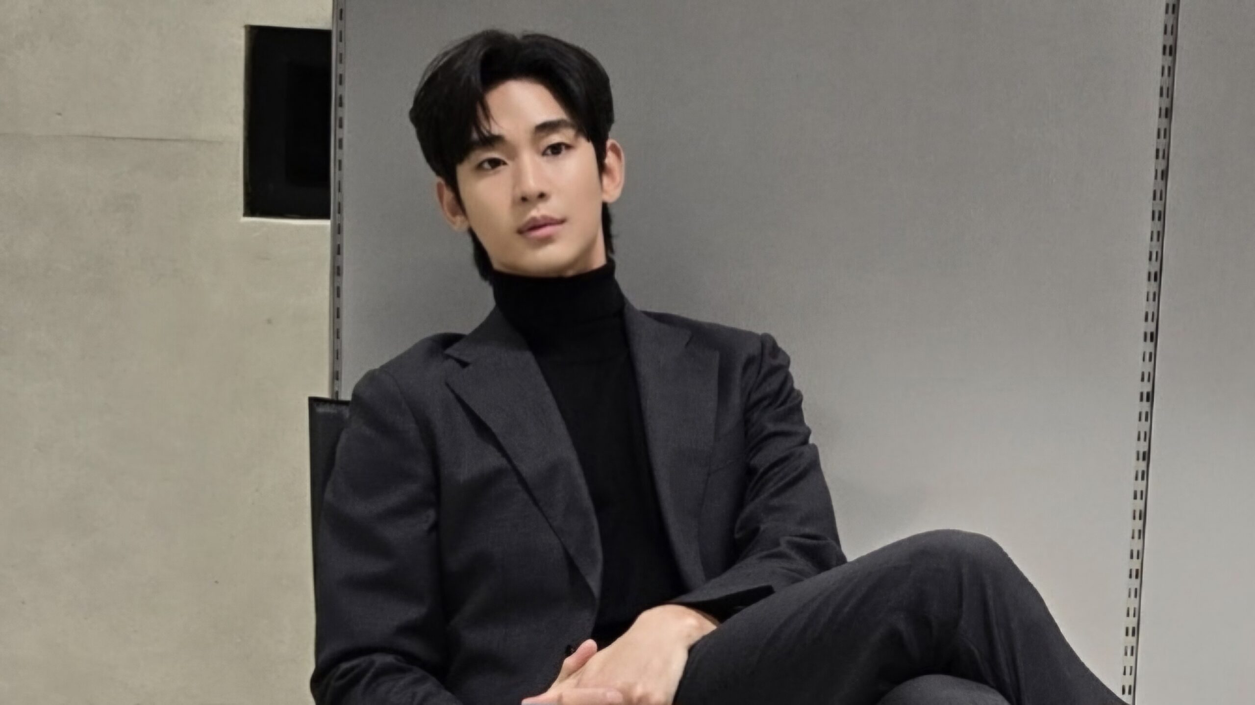 Kim Soo Hyun Sumber Foto: Instagram @soohyun_k216
