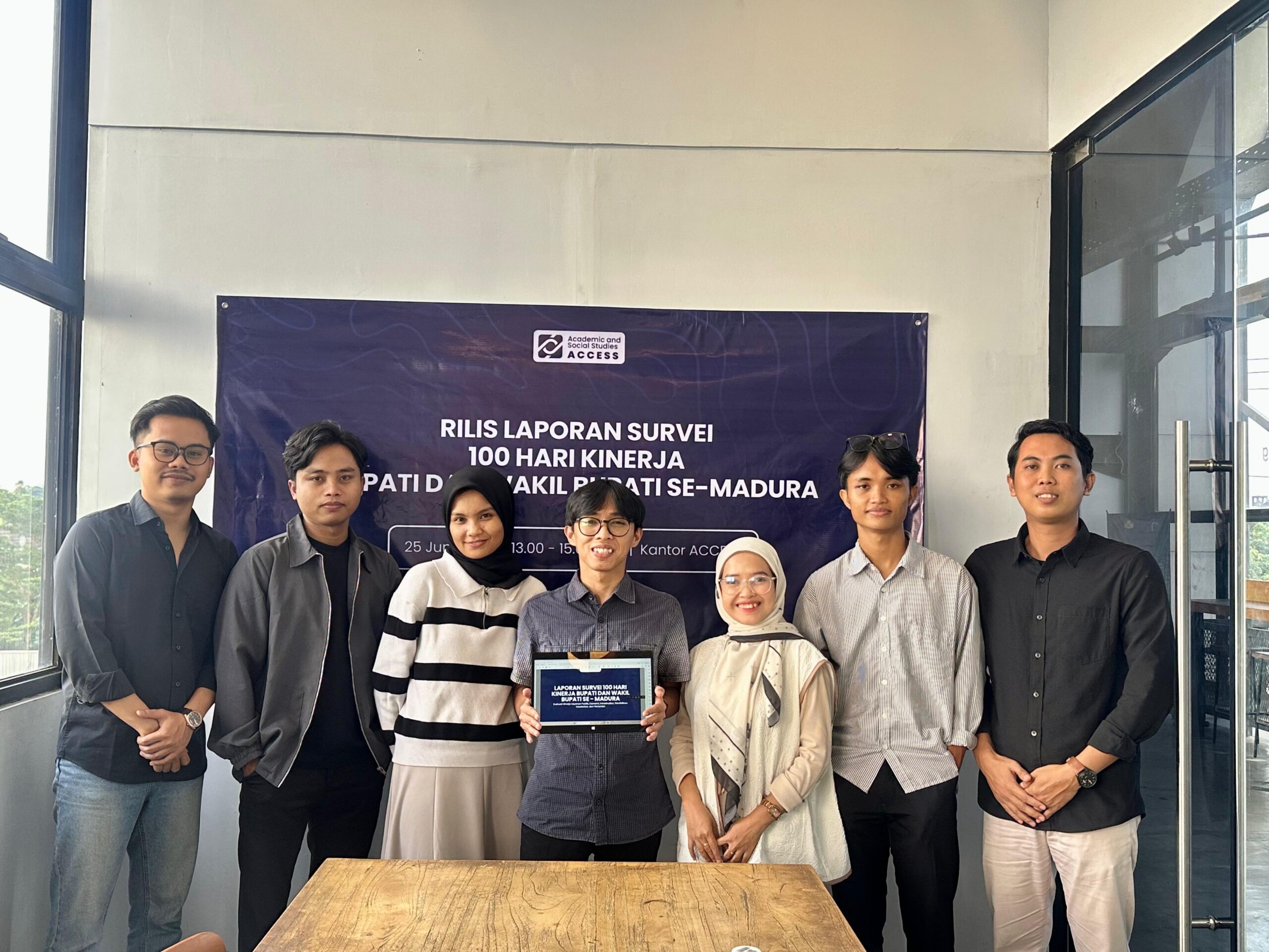 Hasil Survei 100 Hari Kinerja Bupati & Wakil Bupati se-Madura: Harapan Tinggi, Realita Masih Menantang Hasil Survei 100 Hari Kinerja Bupati & Wakil Bupati se-Madura: Harapan Tinggi, Realita Masih Menantang