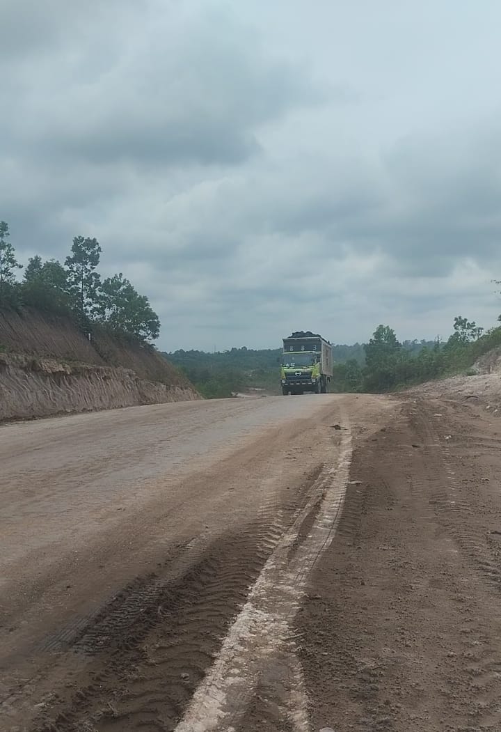kondisi jalan Houling di lokasi tambang Kutai Kartanegara Sumber Foto: Dok Kementrans