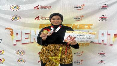 UKM Pagar Nusa Universitas Sunan Gresik Sabet Medali Emas Atlet UKM Silat Pagar Nusa Universitas Sunan Gresik Arini Dina Sofia. Sumber: UKM Pagar Nusa USG.