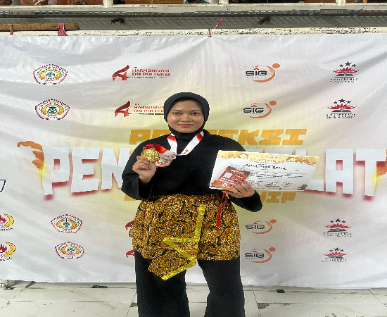 Atlet UKM Silat Pagar Nusa Universitas Sunan Gresik Arini Dina Sofia. Sumber: UKM Pagar Nusa USG.