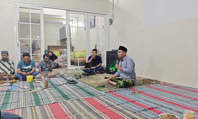 Tuan rumah kegiatan halal bihalal kader dan Alumni PC PMII Jember, Ach. Faidy Suja'i. Sumber: Dok pribadi.