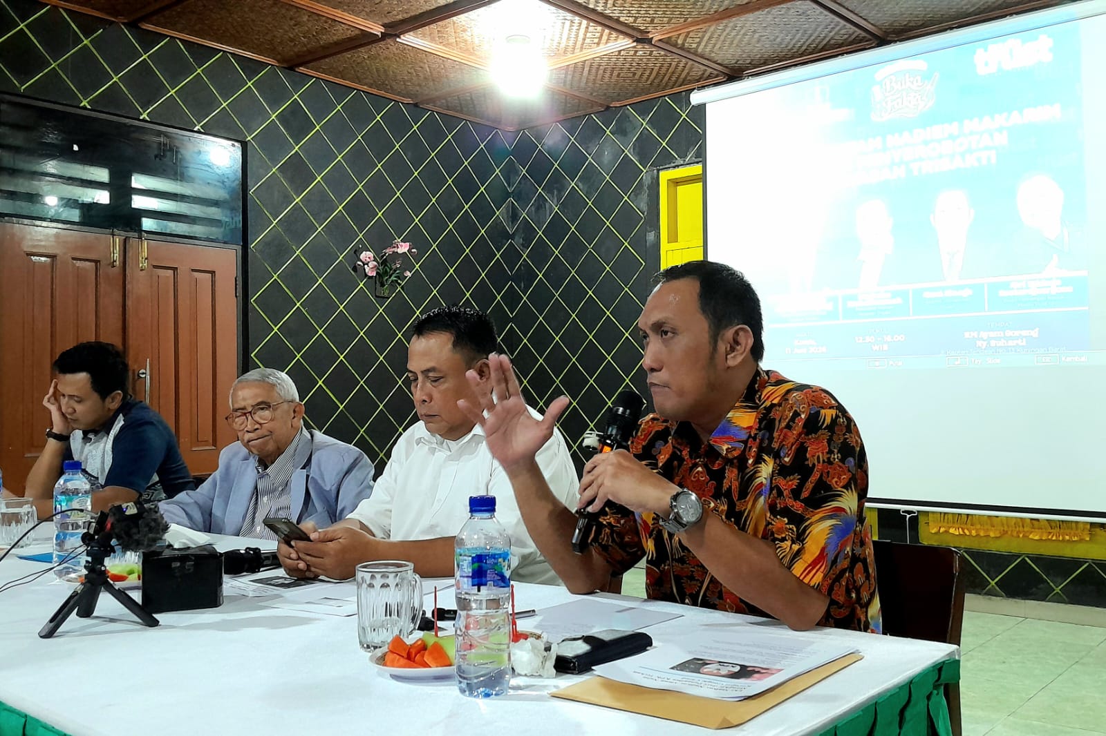 KPK Didesak Periksa Ainun Naim, Mantan Sesjen Nadiem Makarim di Kemendikbudristek KPK Didesak Periksa Ainun Naim, Mantan Sesjen Nadiem Makarim di Kemendikbudristek
