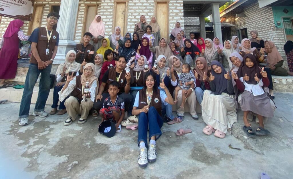 Mahasiswa KKN 48 Universitas Trunodjoyo Madura Edukasi Pengelolaan Limbah Air Tahu Menjadi Pupuk Organik Cair di Desa Aengbaja Kenek Mahasiswa KKN 48 Universitas Trunodjoyo Madura Edukasi Pengelolaan Limbah Air Tahu Menjadi Pupuk Organik Cair di Desa Aengbaja Kenek