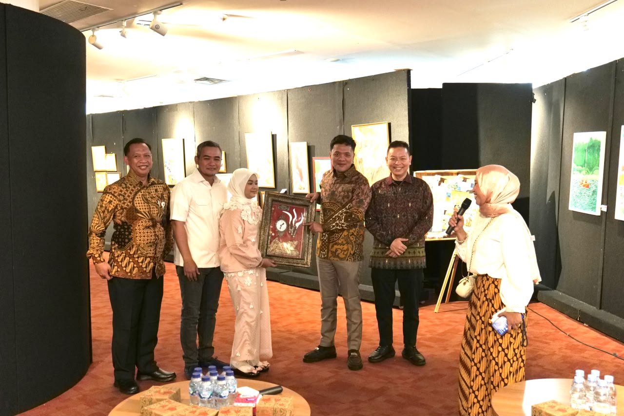 Pameran “Merdeka & Elok” Hadirkan 106 Karya Anak, Dua Siswa Bangkalan Turut Ambil Bagian Pameran “Merdeka & Elok” Hadirkan 106 Karya Anak, Dua Siswa Bangkalan Turut Ambil Bagian
