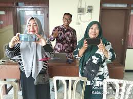 Tak Perlu Antre, Warga Brondong Nikmati Layanan KTP Digital Lewat ELING PAKDE Tak Perlu Antre, Warga Brondong Nikmati Layanan KTP Digital Lewat ELING PAKDE